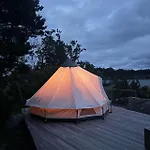 Lüks kamp alanı Haerligt Privat Glamping Med Bastutaelt Föglö