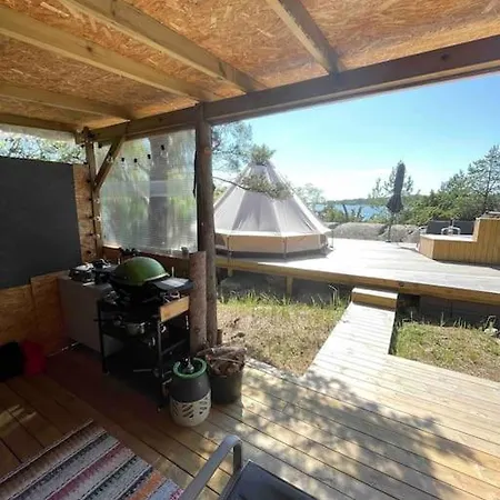 Campo de lujo Haerligt Privat Glamping Med Bastutaelt Föglö