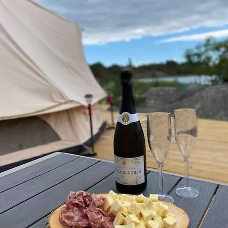 Campo de lujo Haerligt Privat Glamping Med Bastutaelt Föglö