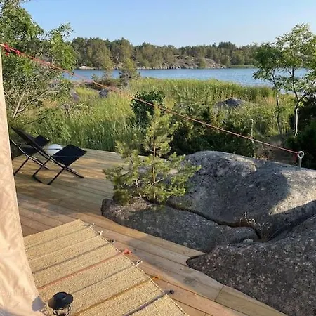 Haerligt Privat Glamping Med Bastutaelt אוהל מפואר Föglö