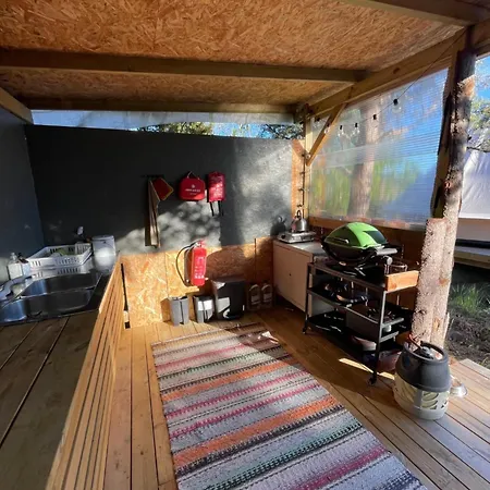 Haerligt Privat Glamping Med Bastutaelt אוהל מפואר